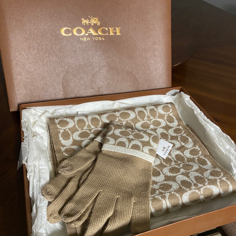 Coach Scarf & Glove Set- Cream/Tan Duo Flip